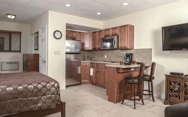 Shell Studios Hallandale Beach