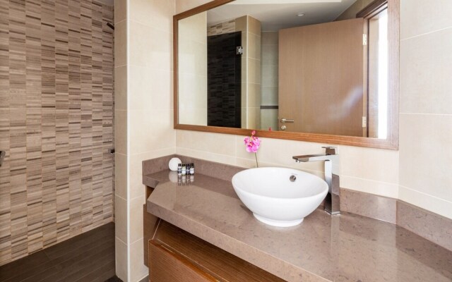 Astounding 3BR Apartment w/ Sea & Marina Views!