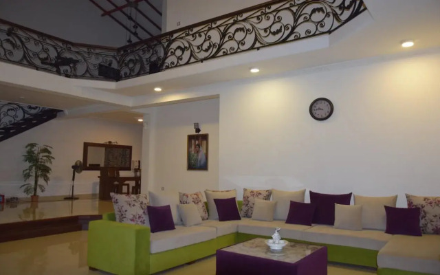 Casa White Lounge