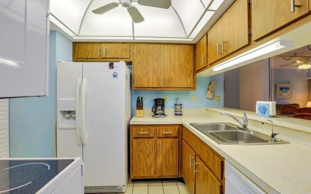 Relaxing Condo With two Pools and Steps to Beach