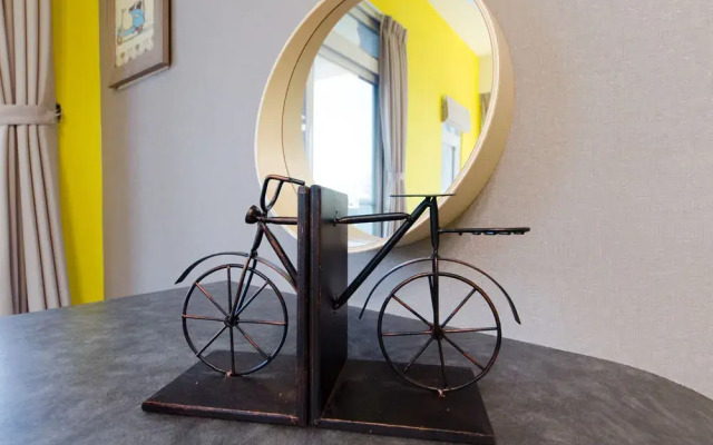 La Dahai Bed and Breakfast