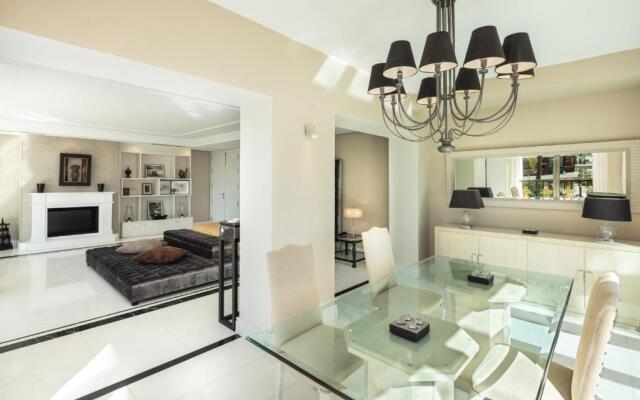 Cubo's Luxury Beach Front Duplex Puerto Banús