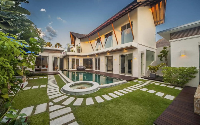 Villa DeDayuh Seminyak