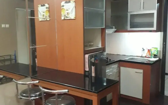 Apartment The Suites Metro by Herlan