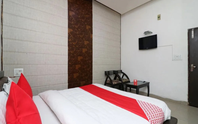 OYO 22977 Hotel Alpine