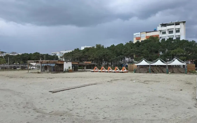 Tirent Apartment - Cozy Bedrooms Stay by Golem Beach.