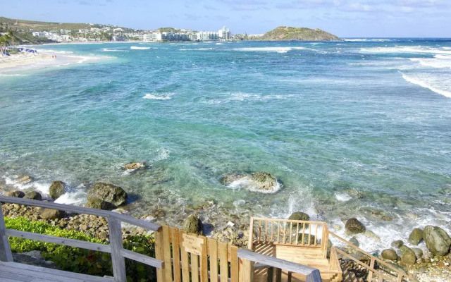 Beach House Younes by Island Properties Online