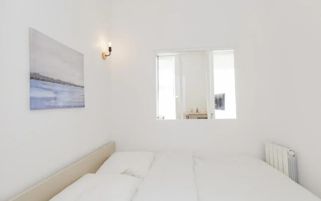 NICE 23 m Bright and Renovated - courtyard side