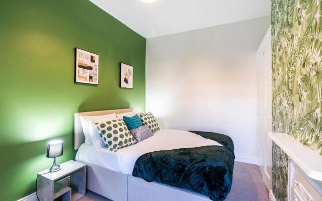 Contractor & Leisure & Garden & Central Location