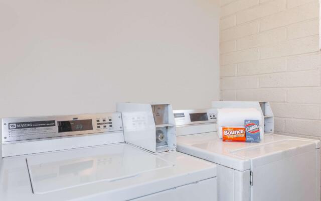 Days Inn by Wyndham Airport - Phoenix