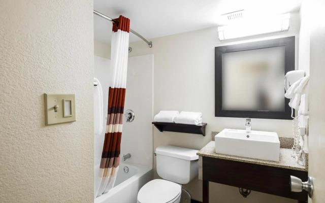 Red Roof Inn PLUS+ Boston - Woburn/ Burlington