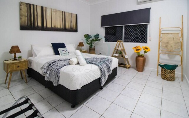 ZEN GARDEN - 2 BR Cozy Modern Design Apt