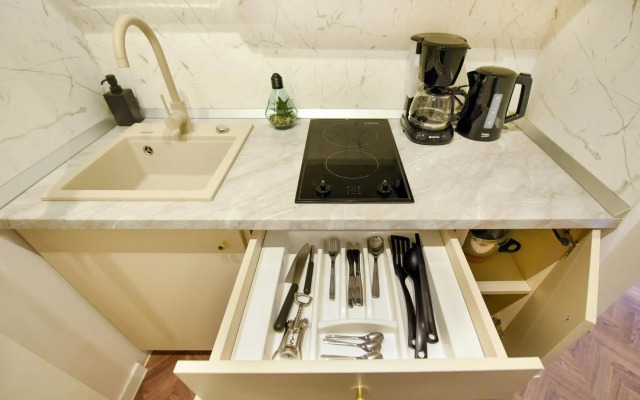 TROPICAL FEEL. 2BR Apt at Sala Palatului