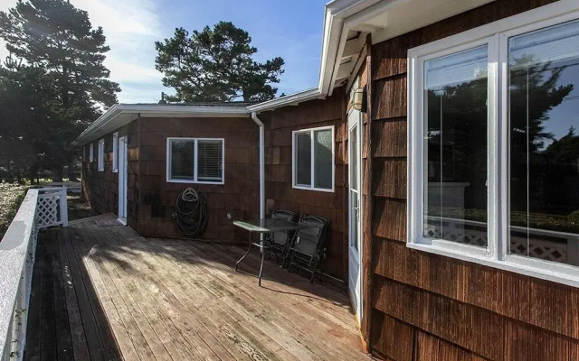 Beach Retreat 4 Bedrooms 2 Bathrooms Home