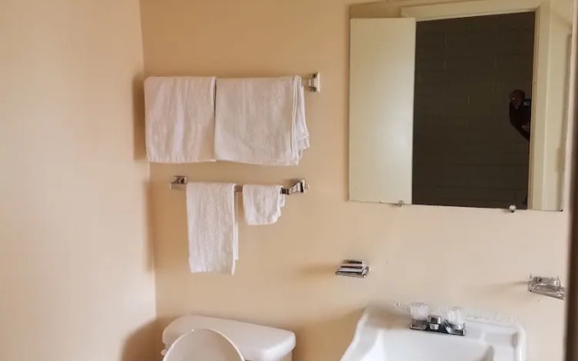 Beverly Crest Motor Inn
