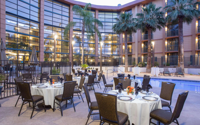 Embassy Suites by Hilton Phoenix Biltmore