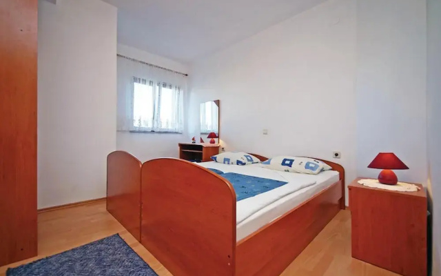Beautiful Apartment in Jadrtovac With Wifi and 2 Bedrooms
