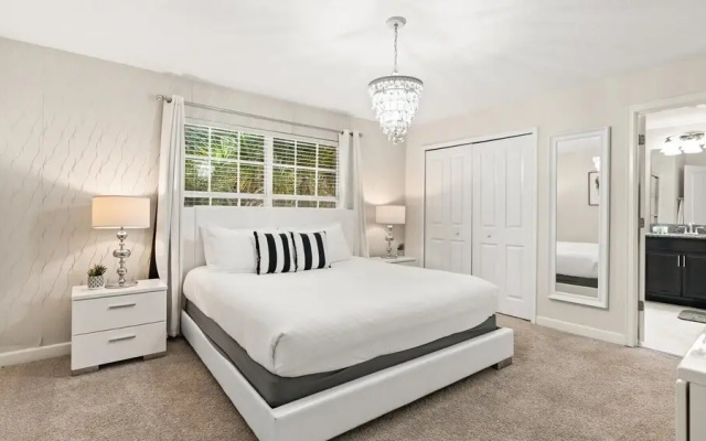 Upstay: Family-friendly 4BR Townhouse w Pool & BBQ