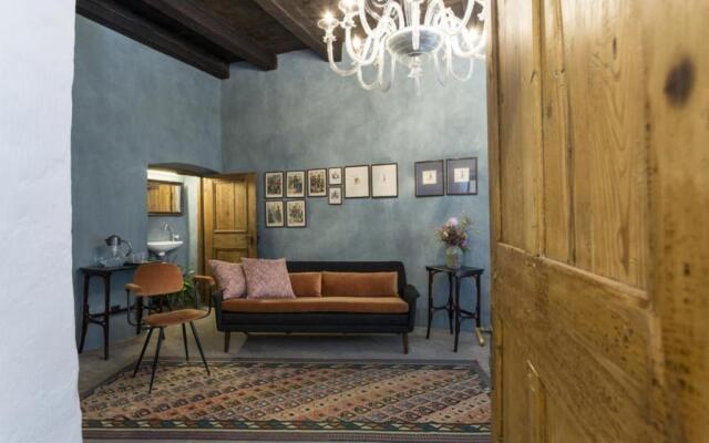 Mimosa Goldenstern Residence