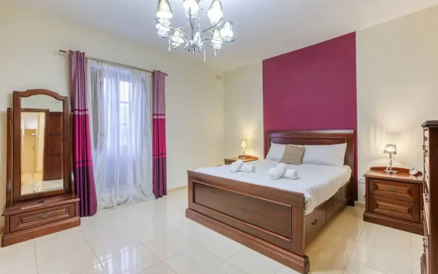 St James the Traditional 4-bed Townhouse Terrace