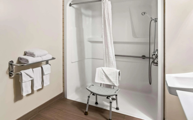 Best Western Plus Pitt Meadows Inn & Suites