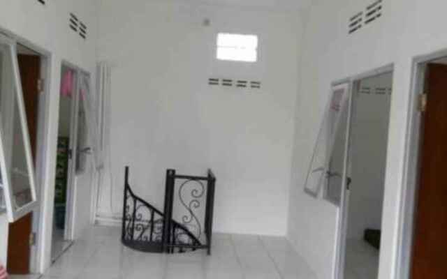 Sky Inn Ketintang 1