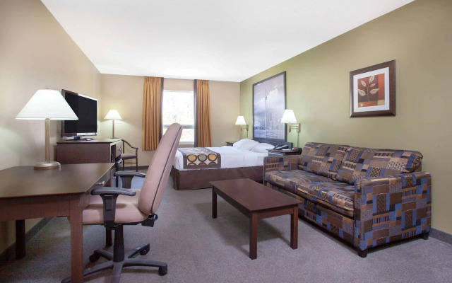 Super 8 by Wyndham Midland