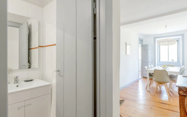 Alfama Spacious and Central Apartment, By TimeCooler