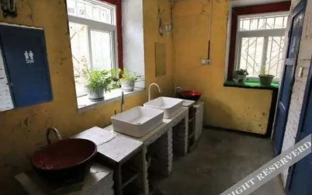 Ri Wa International Youth Hostel