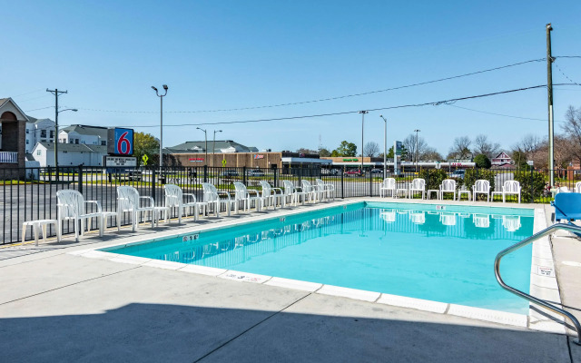 Motel 6 Portsmouth, VA
