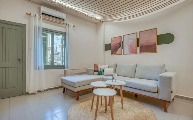 Agrius - Elegant Studio & Balcony in Batroun