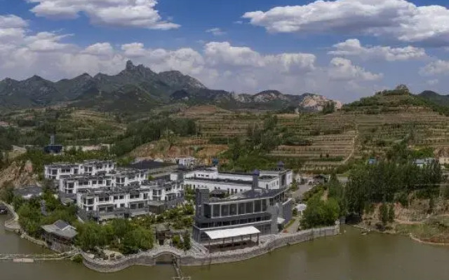Yungu Xiangjiju Hot Spring Holiday Hotel
