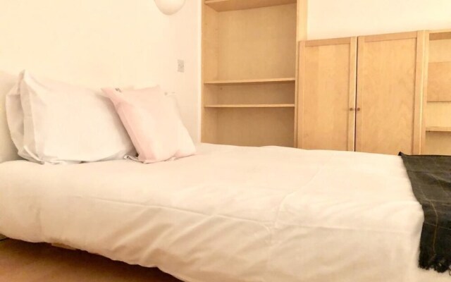 HFS Studio Next To Hydepark L15