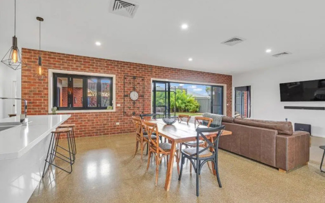 Villa Simone - Tranquil Hideaway in the Heart of Echuca
