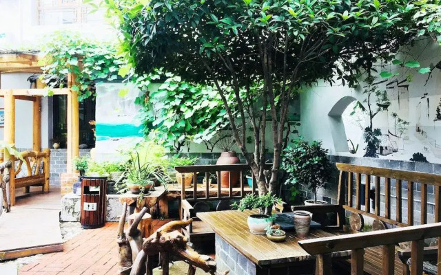 Dielianhua Cowherd Inn Zhangjiajie