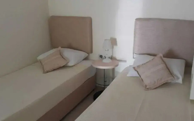 Side Garden Residence