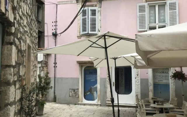 Rooms & Studio Apartments Šibenik