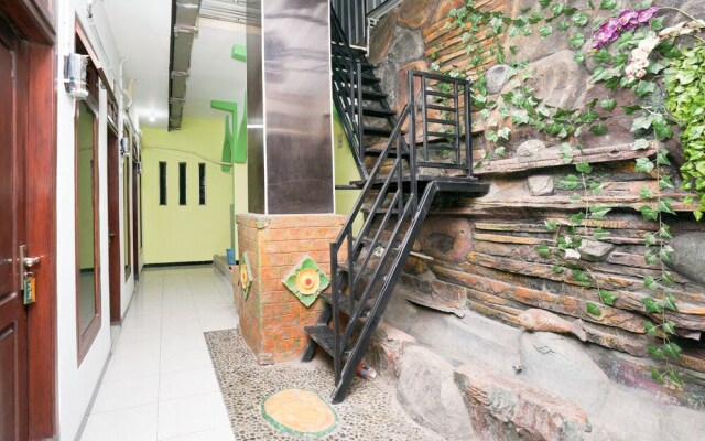 Penginapan Anggrek Syariah 1 by OYO Rooms