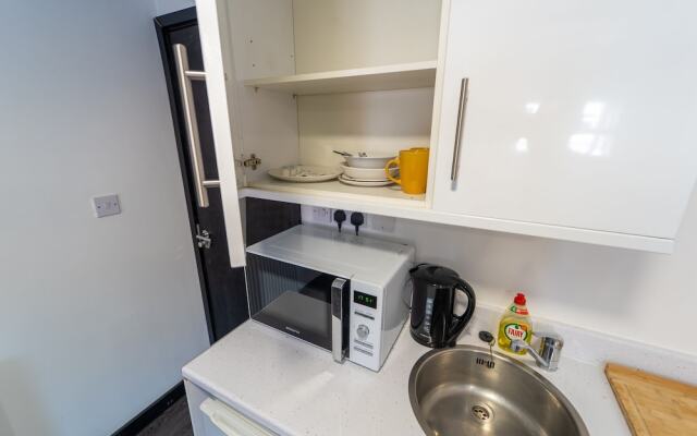 23 North Road Studios Near QE and UOB