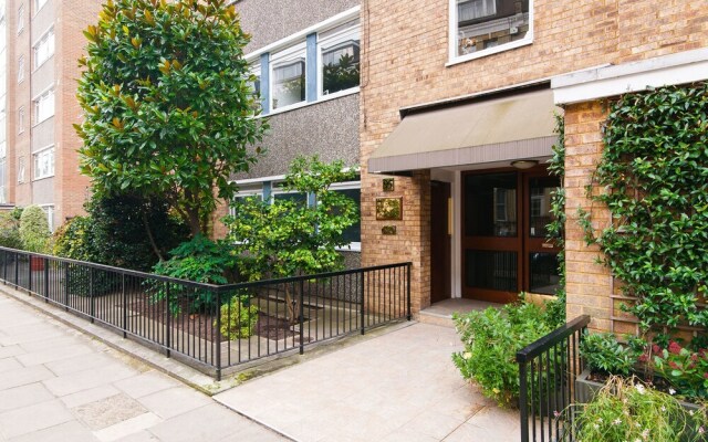 Bright Elm Park Gardens Apartment - DST