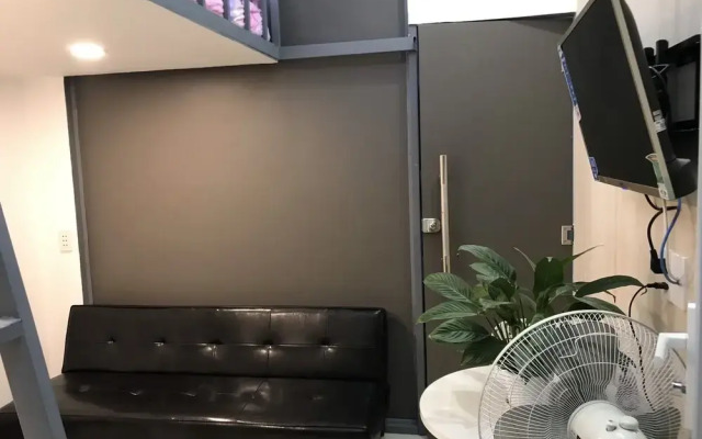 Smiley Apartment 8