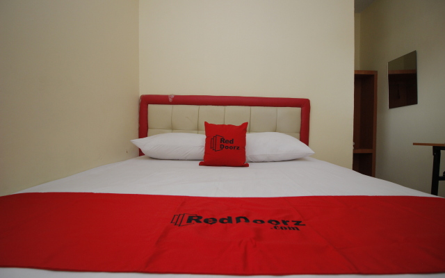 RedDoorz Plus @ Jalan Pemuda Jakarta