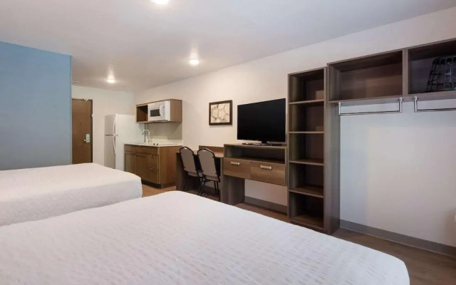 WoodSpring Suites