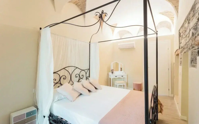 Romantic Escape City Centre With Jacuzzi & Parking