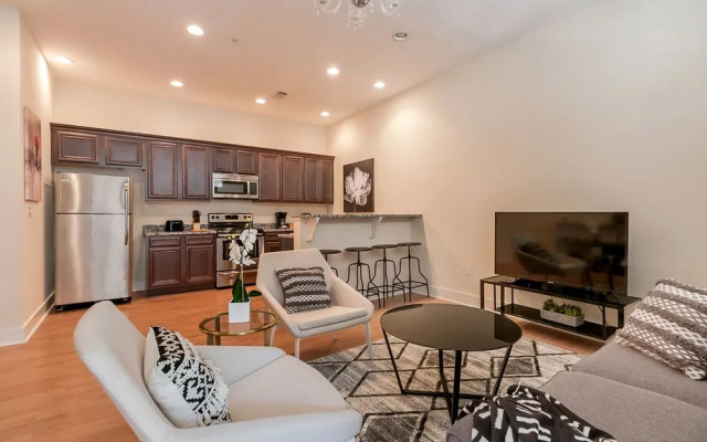 Sunny Arts/warehouse District Suites by Sonder