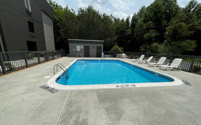 La Quinta Inn & Suites by Wyndham Fayetteville I-95