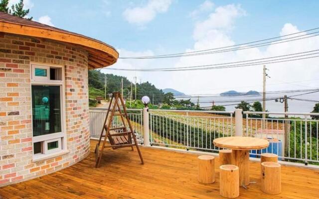 Yeosu Hayanjeongwon Pension