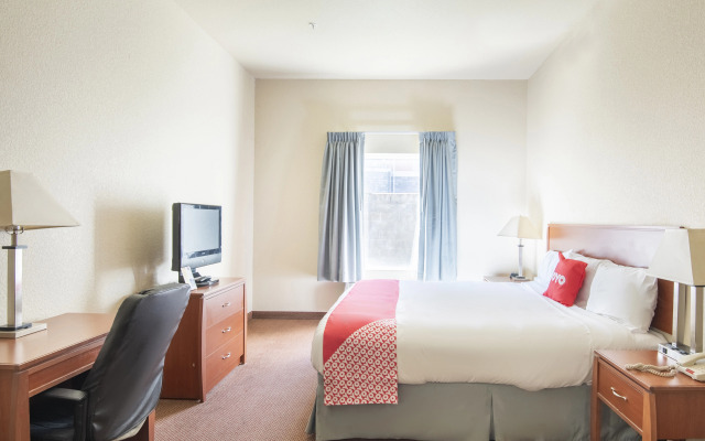 OYO Townhouse Clute Lake Jackson