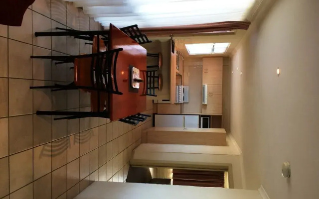 Heritage House Motel & Units