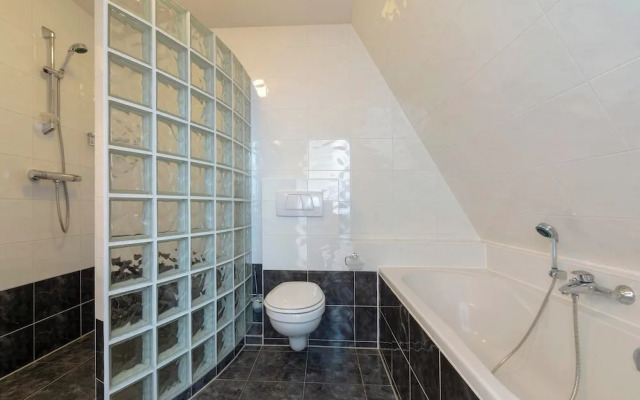 Luxury Apartment With Garden